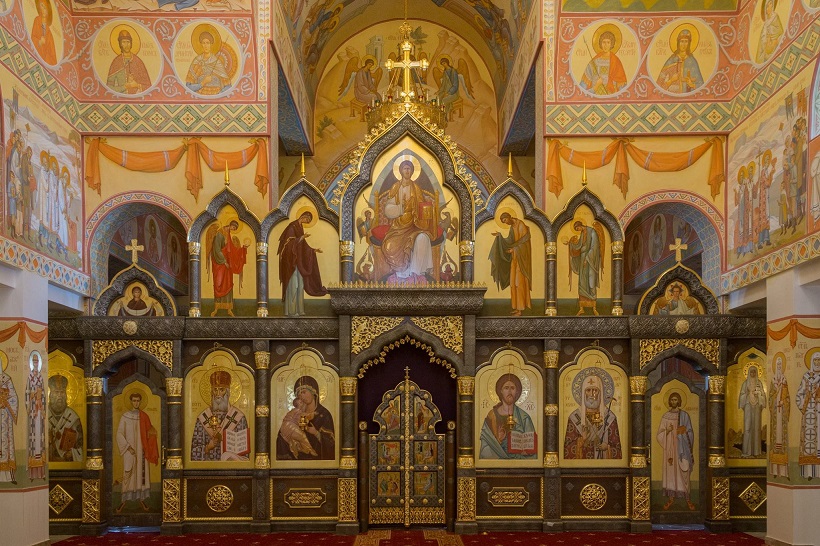 Иконостас в храме в честь Новомучеников и Исповедников Российских в г. Норильск 2019г.